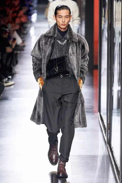Look 17